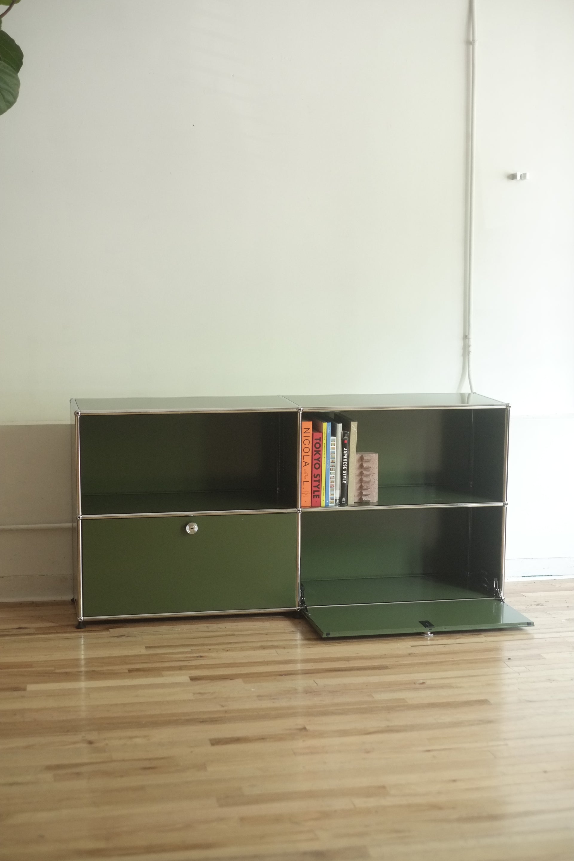 USM Haller 2x2 Unit Olive