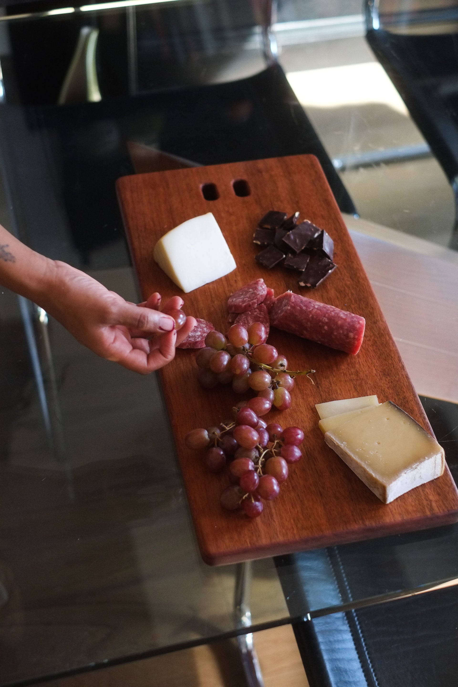 Sapele Serving board with Aluminum Wall Hook