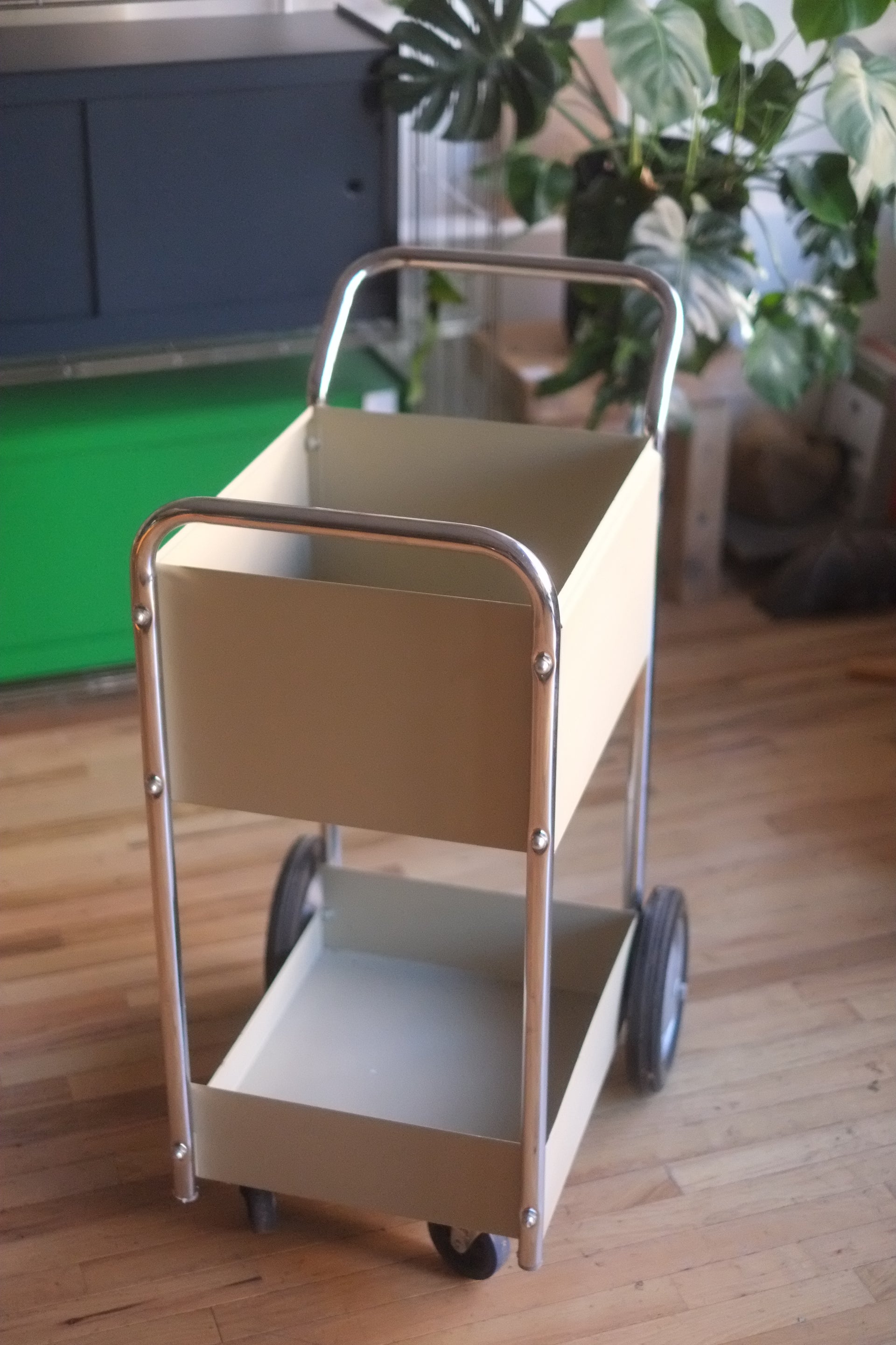 Tubular Steel Rolling Cart