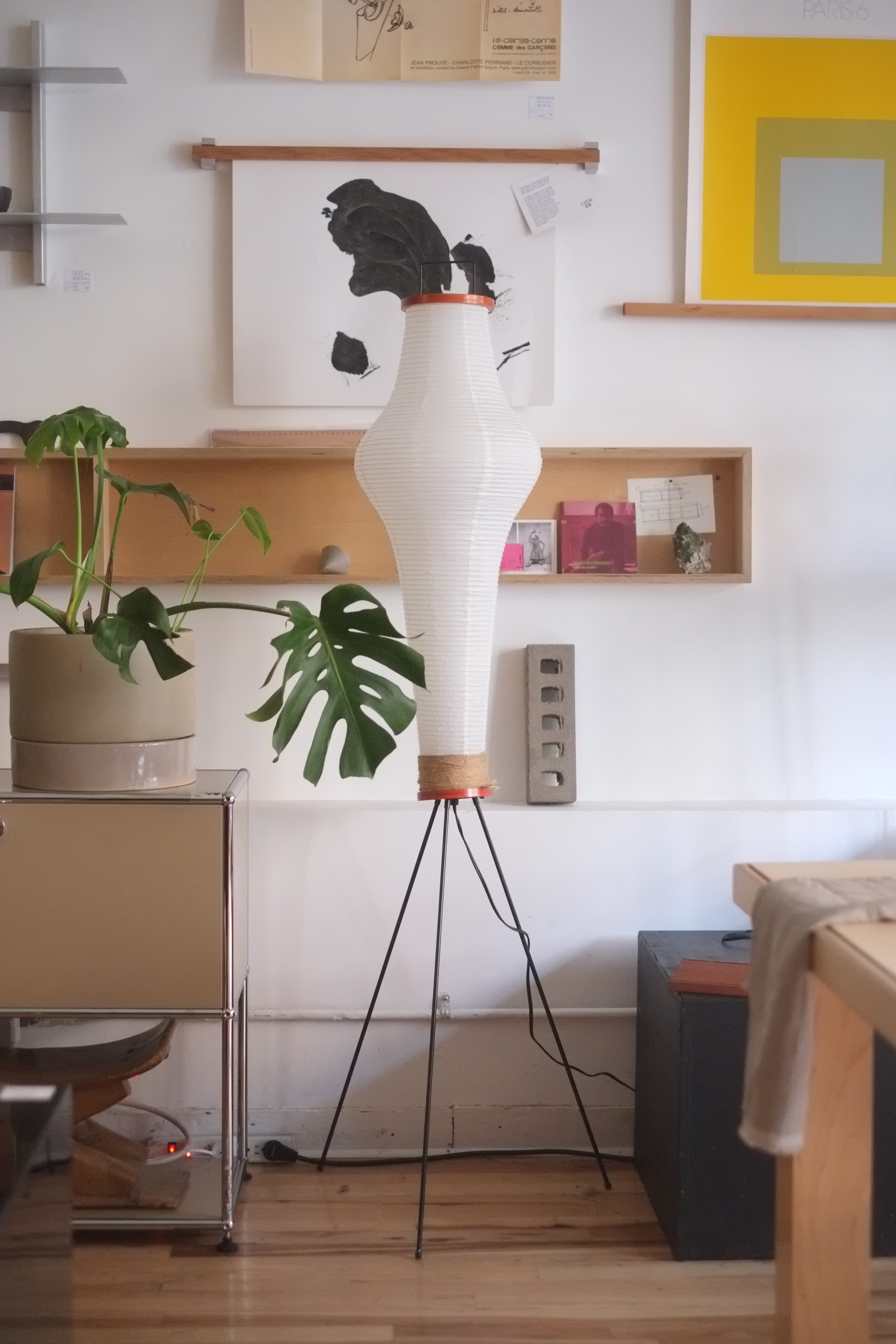 B-stock) Akari 14A floor lamp by Isamu Noguchi - lichennyc