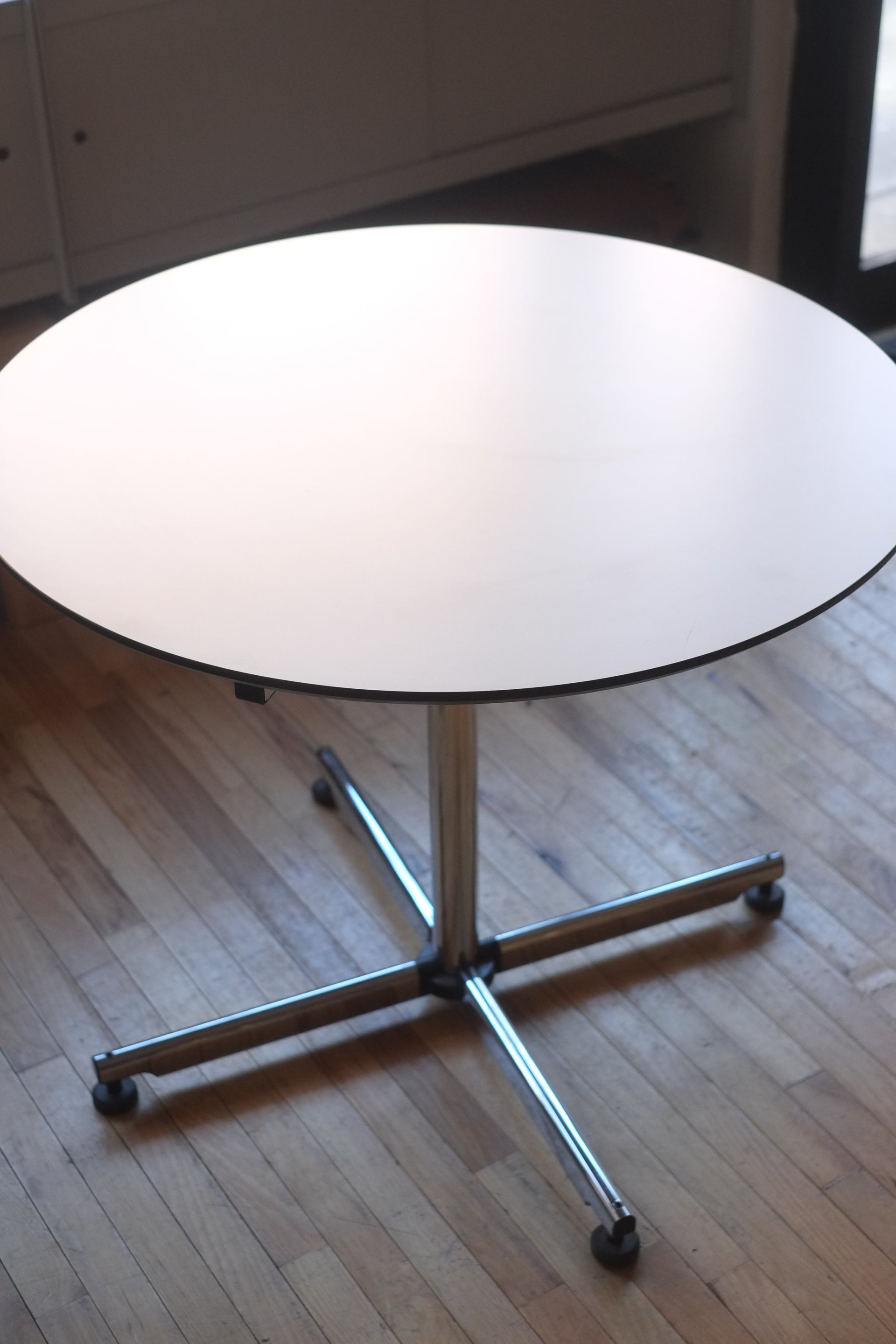 35" KITOS CIRCULAR TABLE by USM