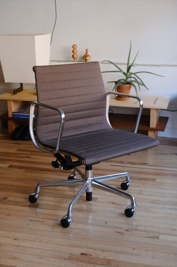 Eames office best sale chair grey